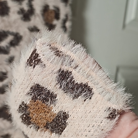Ladies pink leopard print sweater - Picture 6 of 6